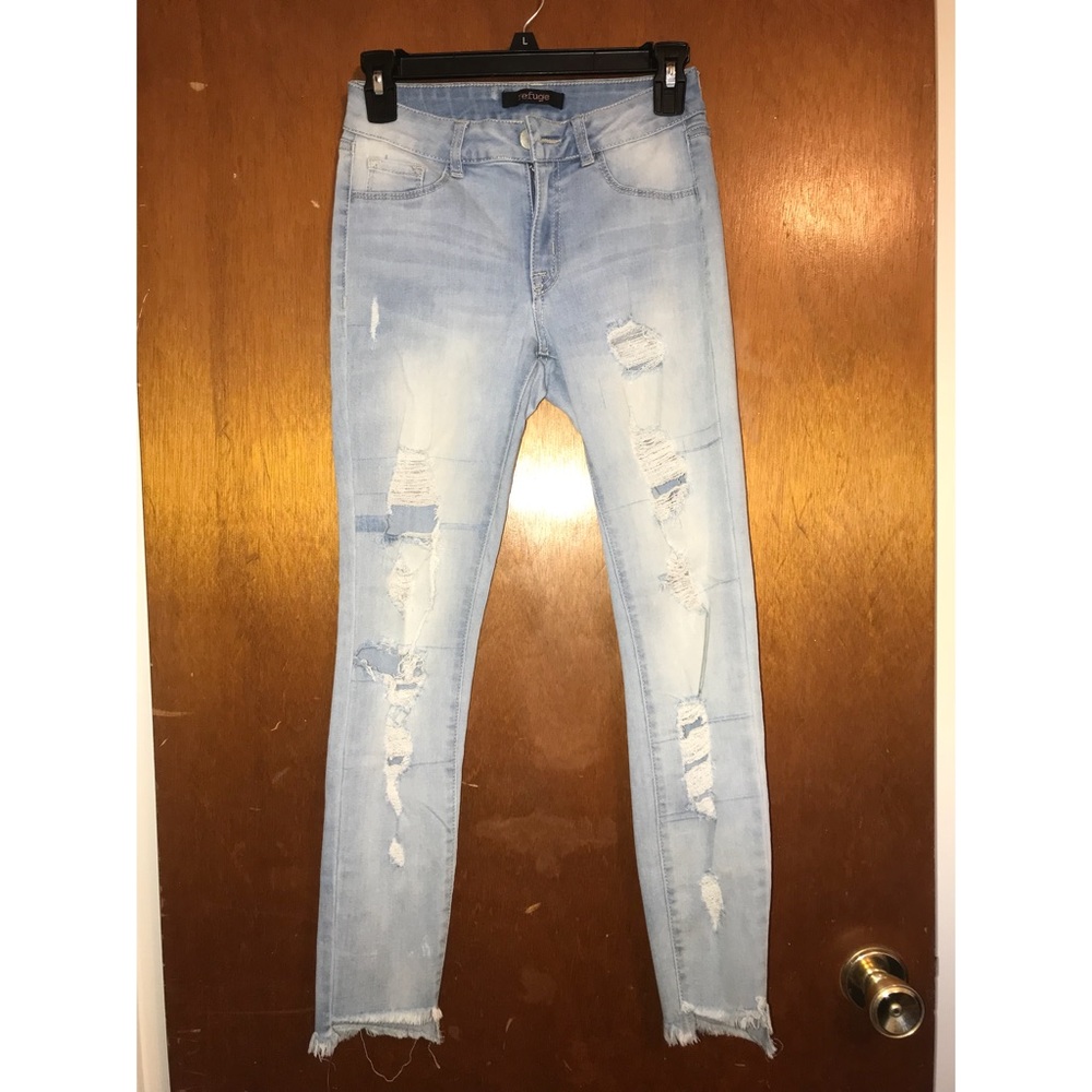 Light Wash Ripped Jeans